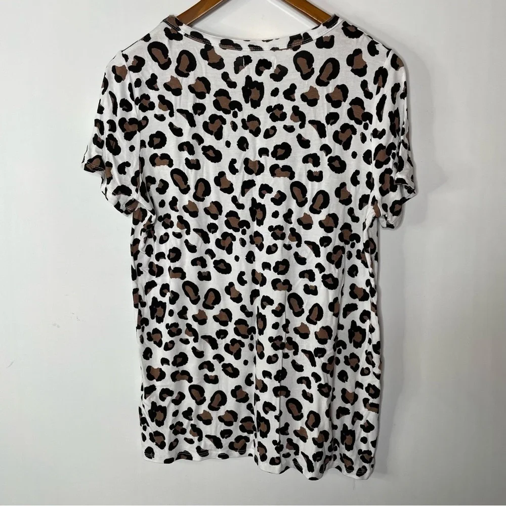 Mudpie Leopard Print V-Neck‎ Top Small